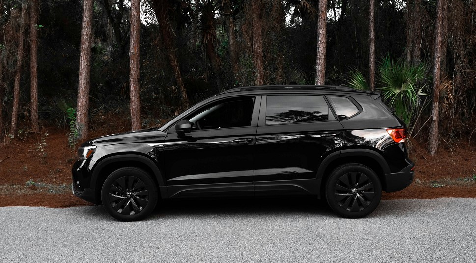 Black premium mid-size SUV
